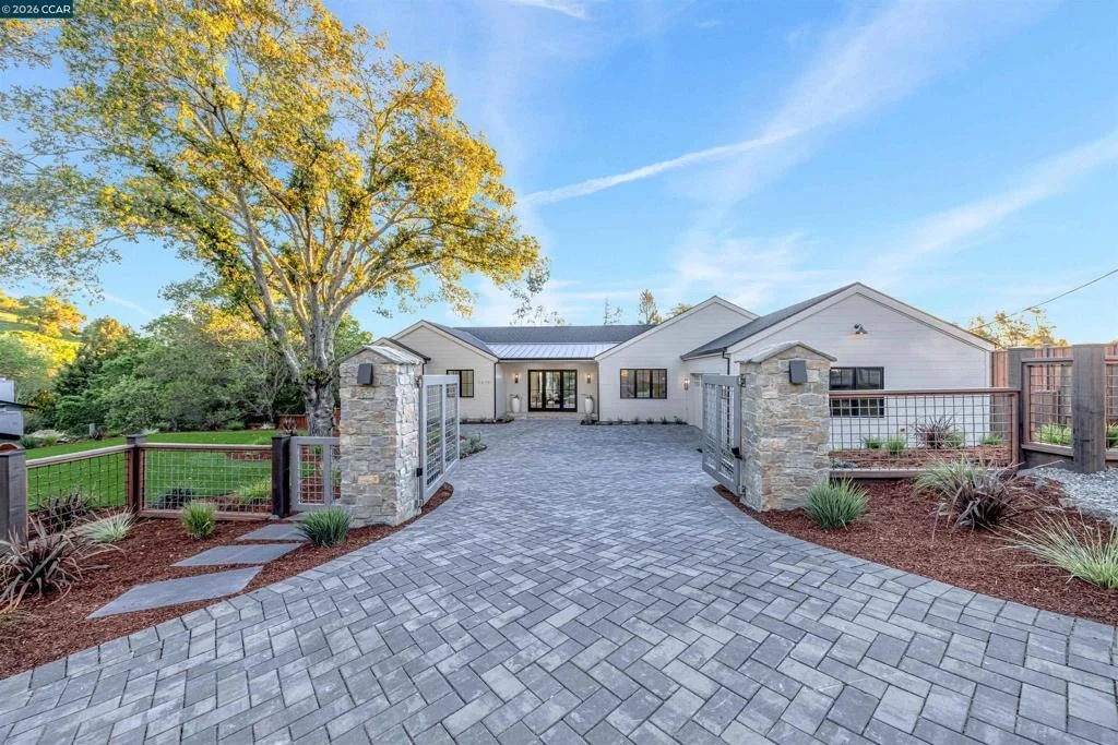 Photo of 1570 Rancho View Dr