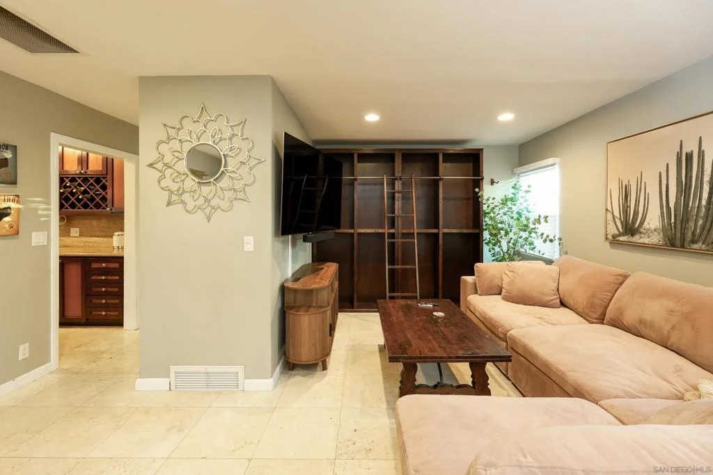 Photo of 6475 Malcolm Dr