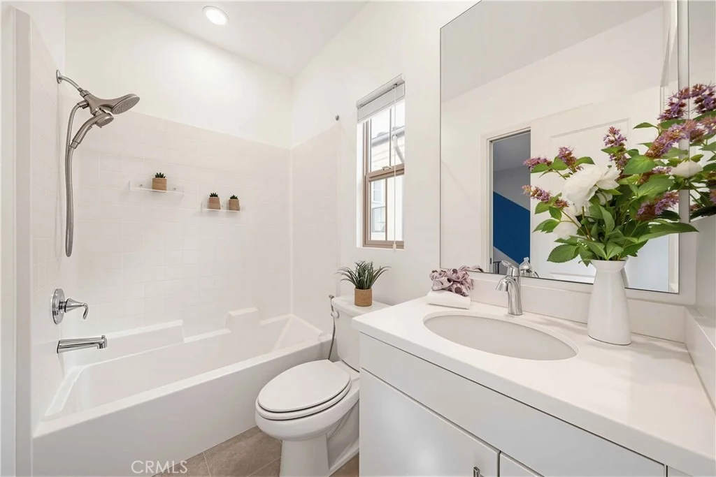 Photo of 56 Bay Laurel