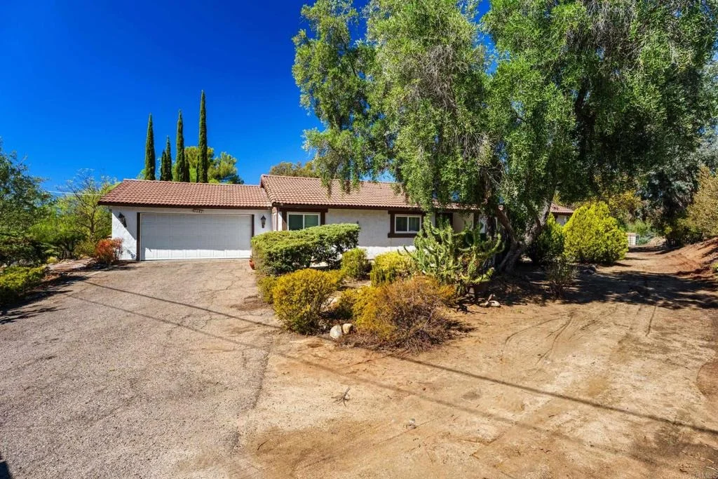 Photo of 3042 Holly Rd