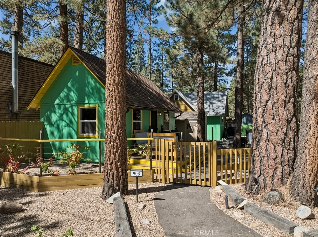 Photo of 903 W Rainbow Boulevard