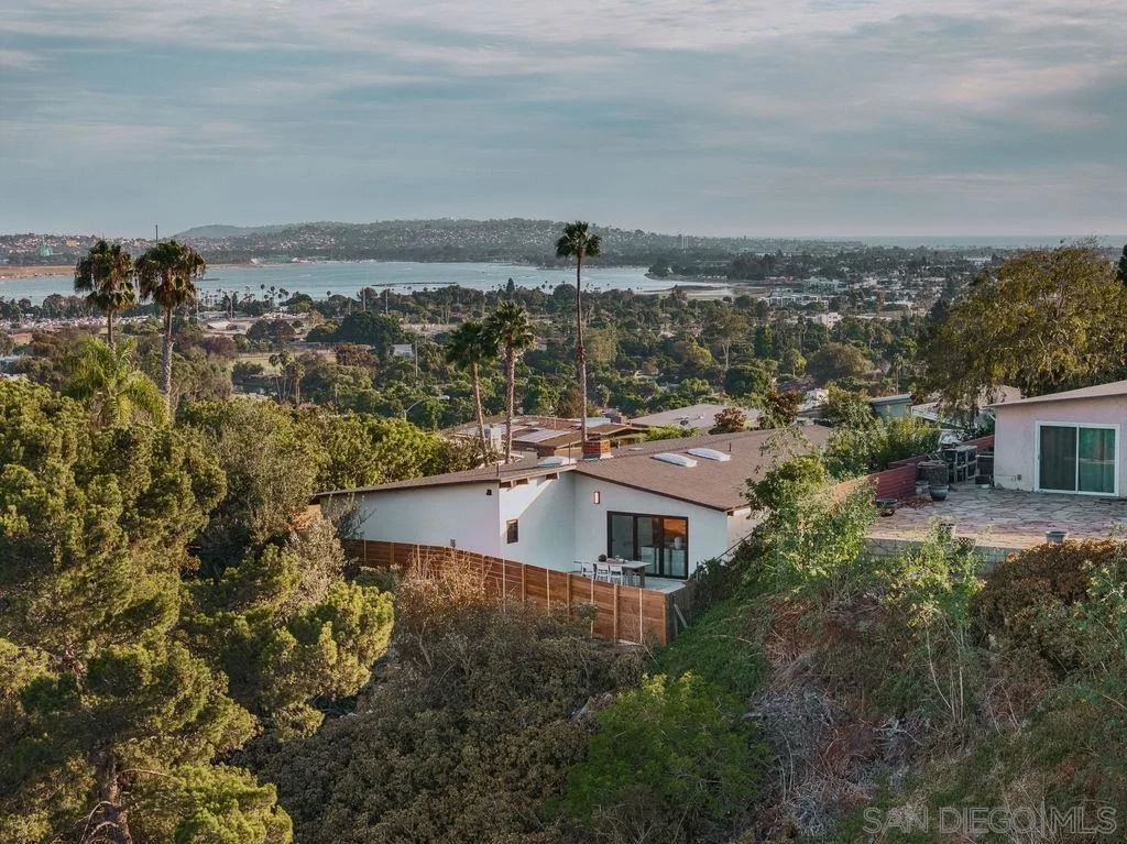Photo of 4985 Pacifica Dr