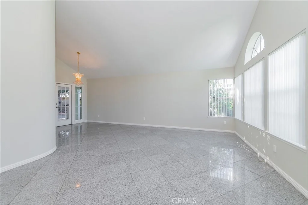 Photo of 21138 Valleyview