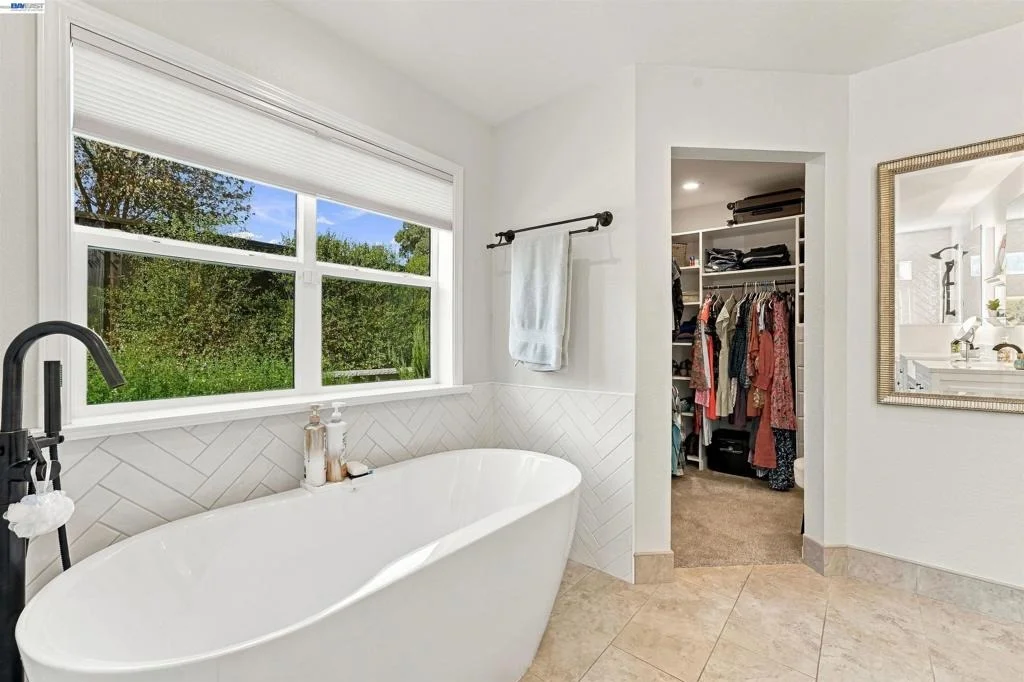 Photo of 3079 Bernard Ave