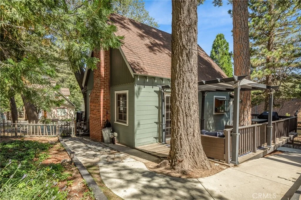Photo of 380 Hemlock