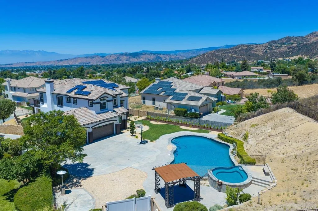 Photo of 13435 Canyon Crest Road