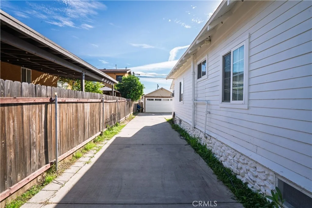 Photo of 730 W 9th