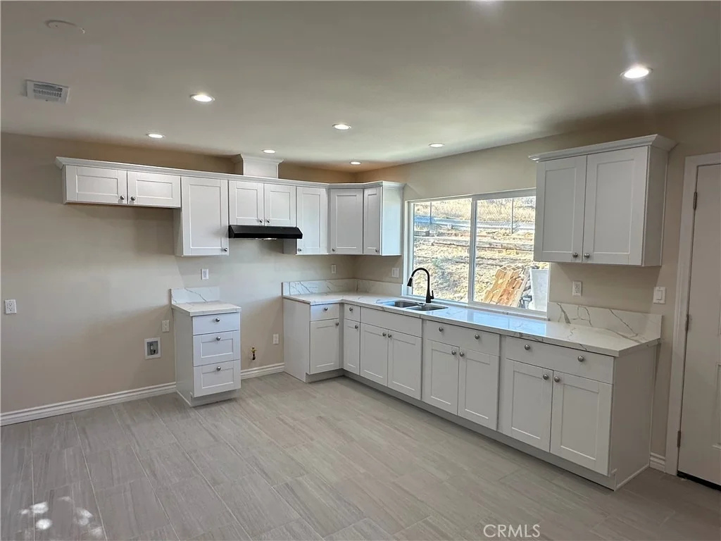 Photo of 560 W 10th Street