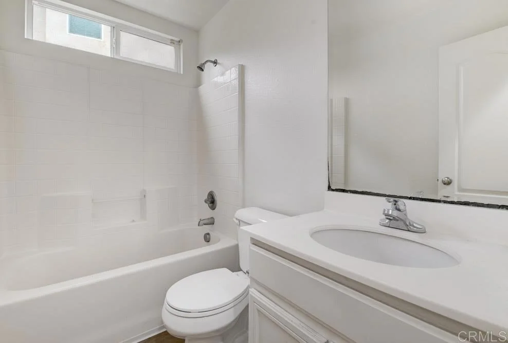 Photo of 870 Avenida Abeja