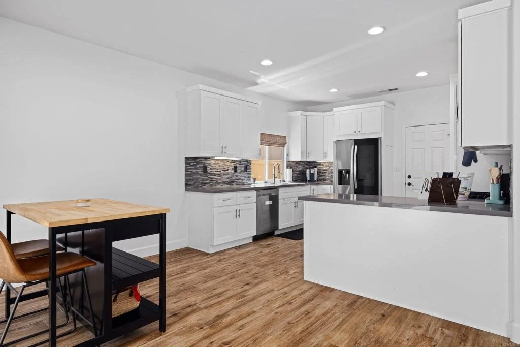 Photo of 765 Avenida Abeja
