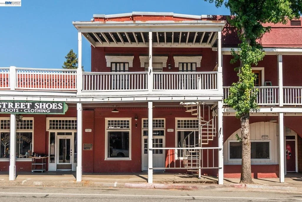Photo of 525 Main St.