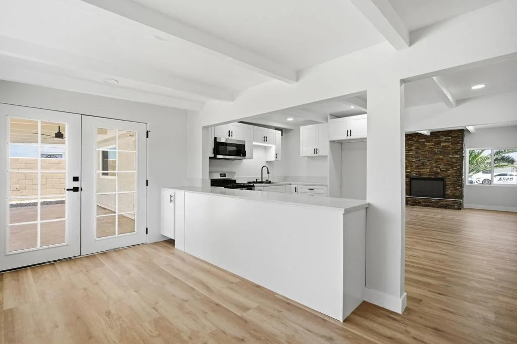 Photo of 43581 Oasis Street