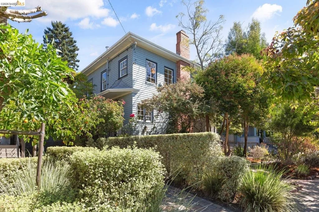 Photo of 2833 Regent St