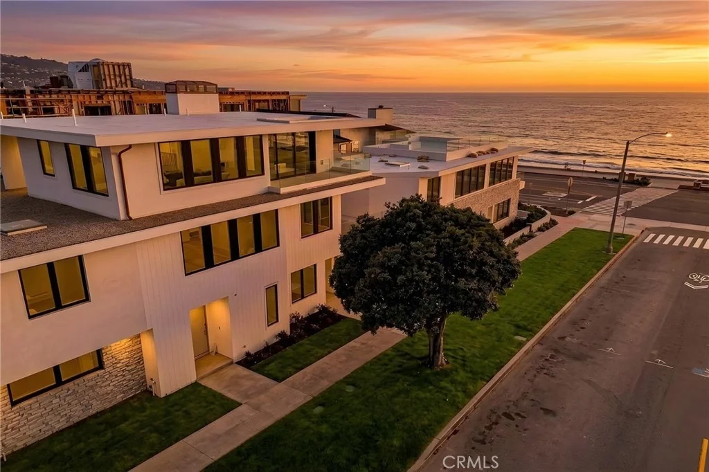 Photo of Unit 2 at 1400 Esplanade