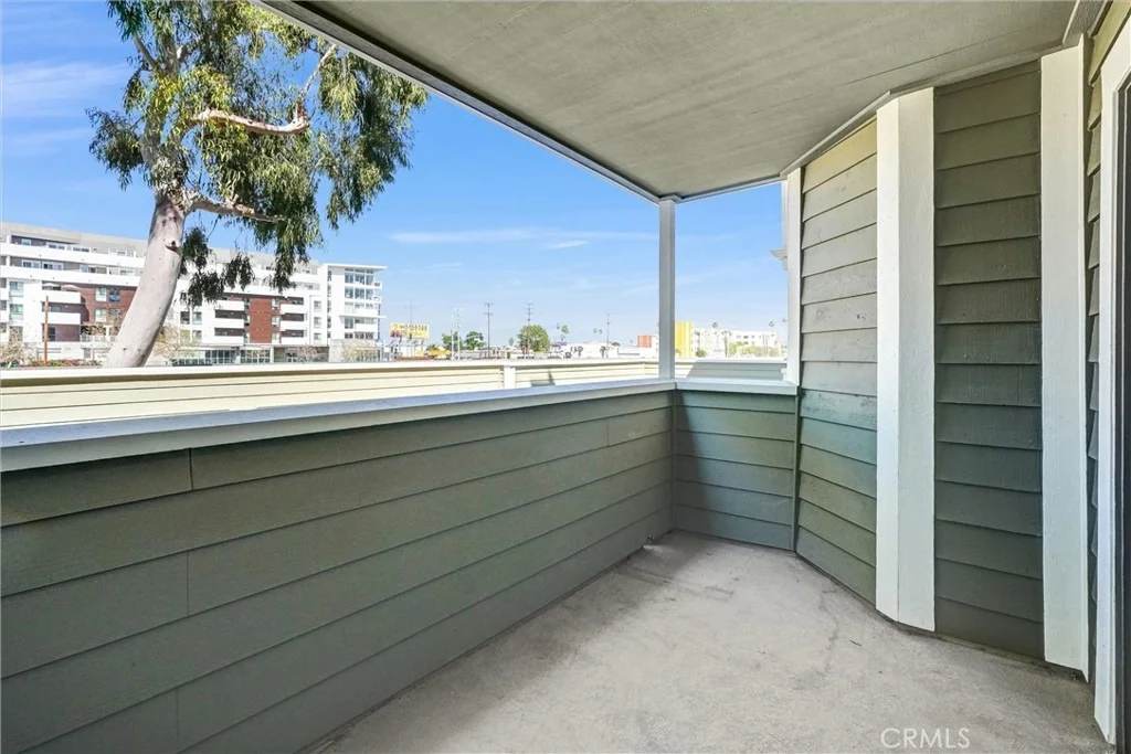 Photo of Unit 6 at 6545 Reseda Boulevard