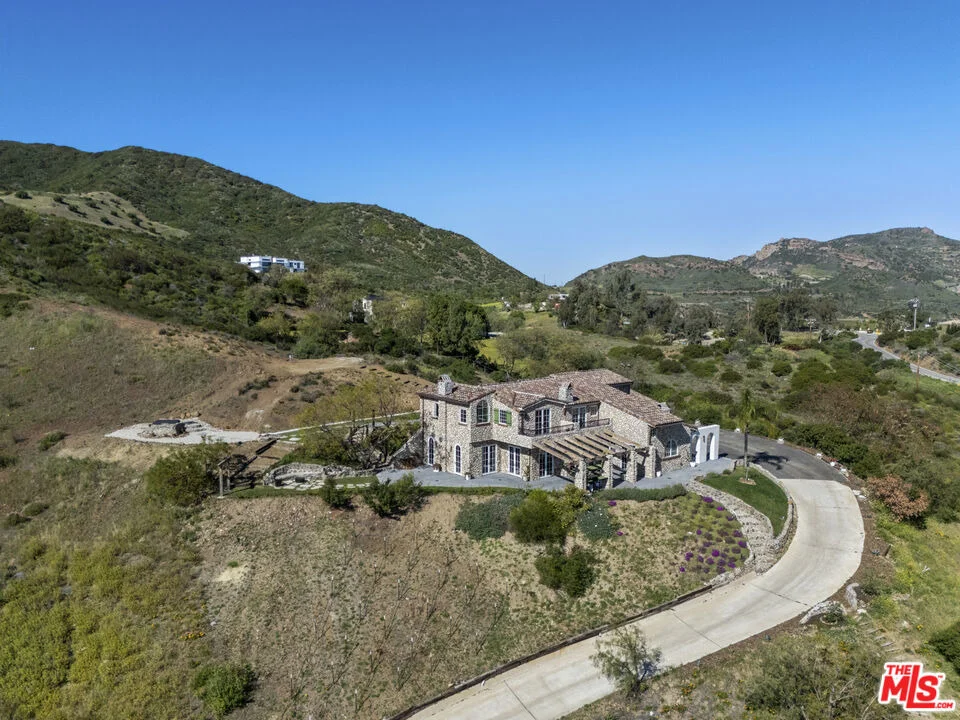 Photo of 33239 Mulholland Highway