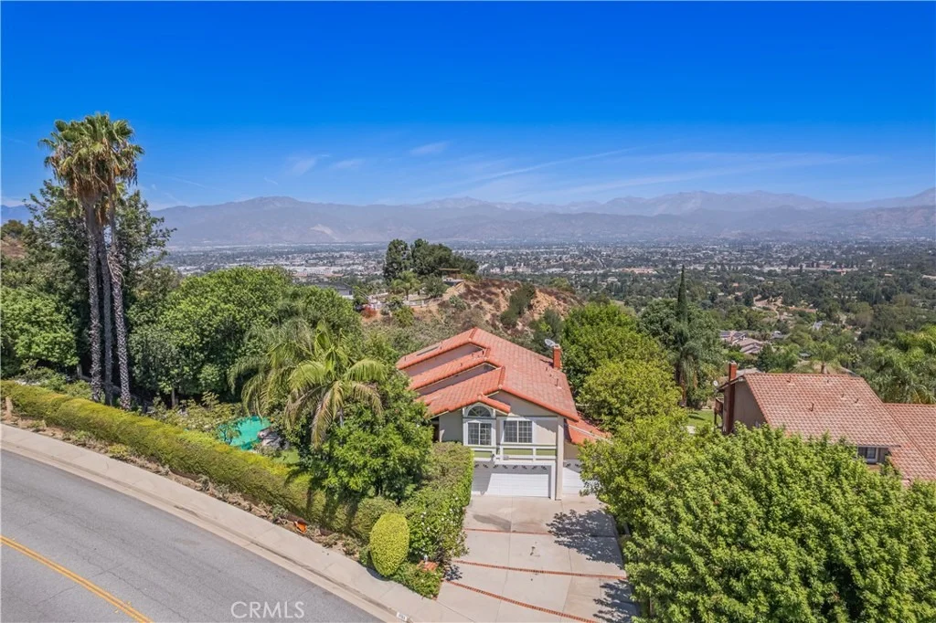Photo of 3133 E Hillside Drive