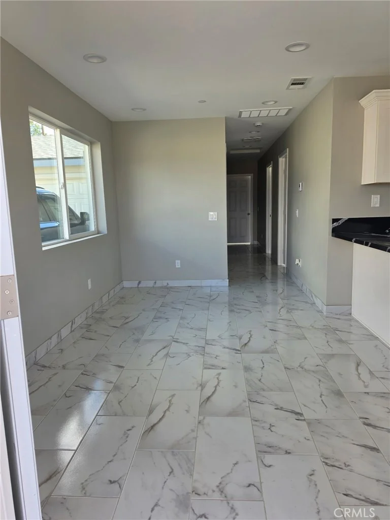 Photo of 419 W Devonshire Avenue