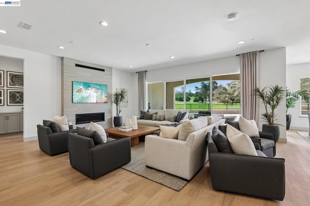 Photo of 2690 Bay View Drive