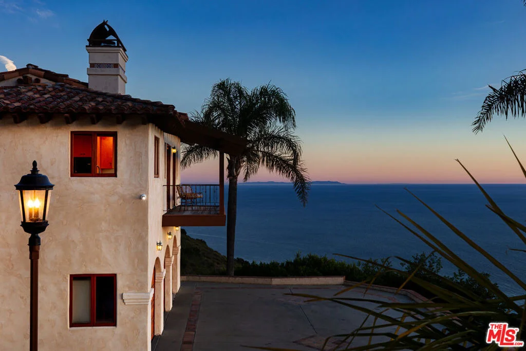 Photo of 4240 Avenida De La Encinal