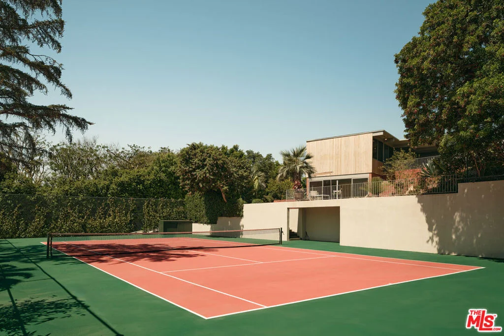 Photo of 1035 Summit Drive