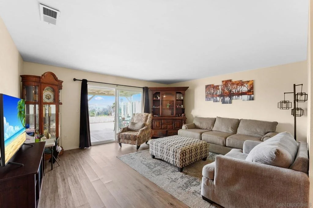 Photo of 656 Flora Dr