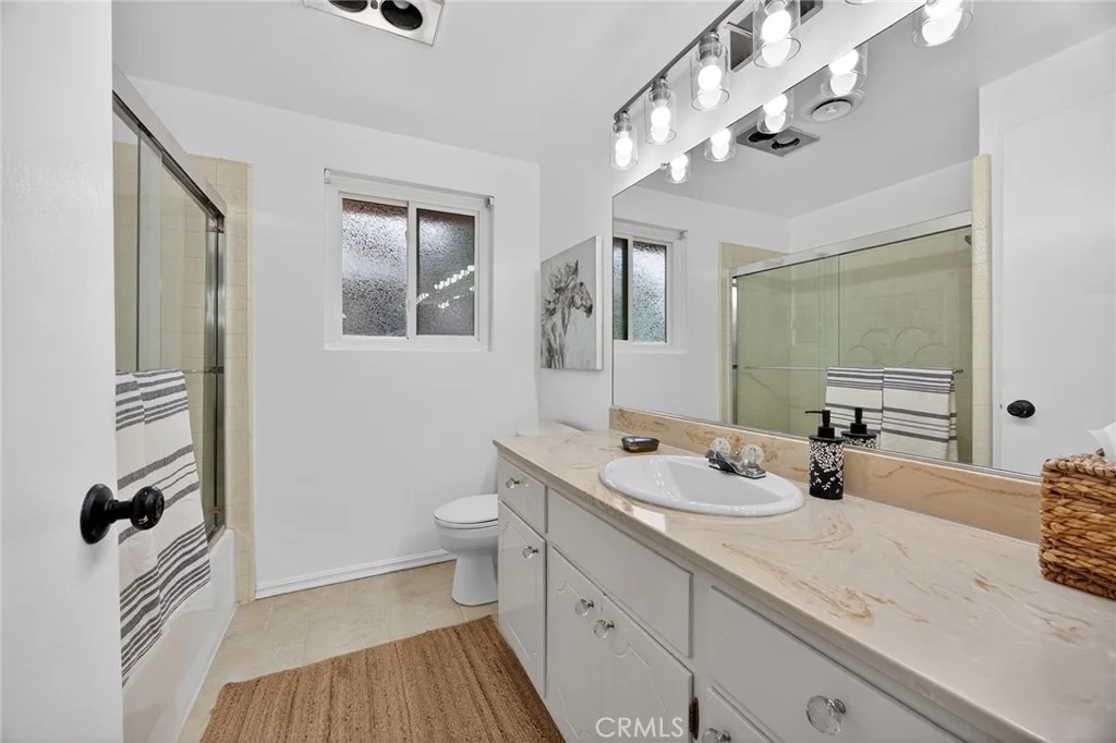 Photo of 2388 Temescal