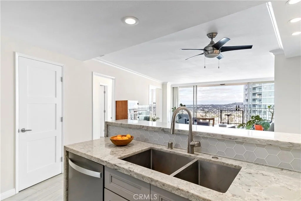 Photo of Unit 3003 at 700 E Ocean Boulevard