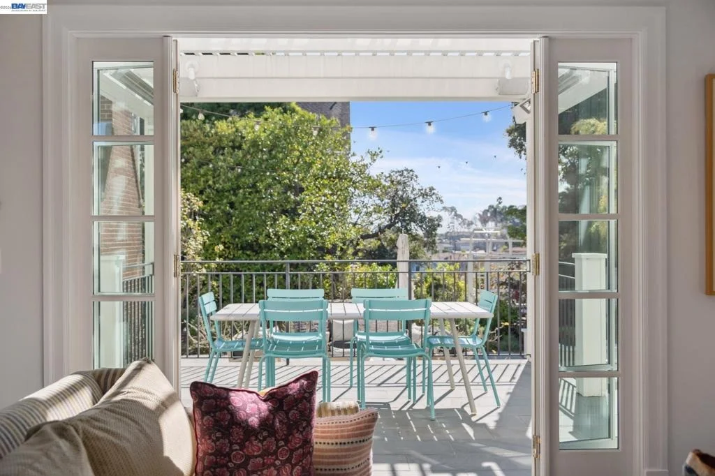 Photo of 1121 BAY STREET