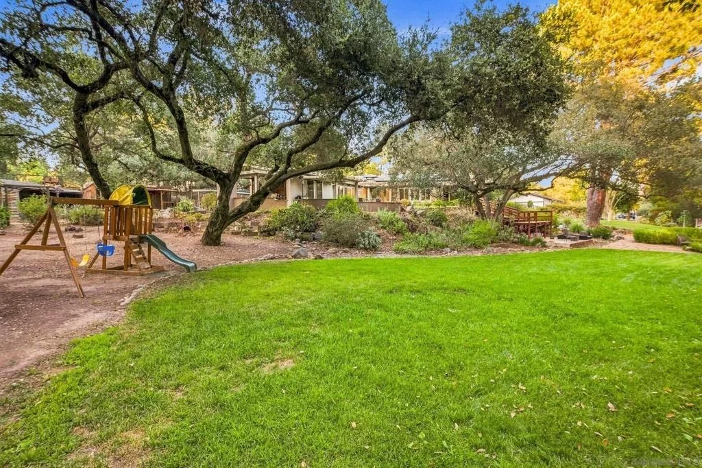 Photo of 1954 Oak View Rd