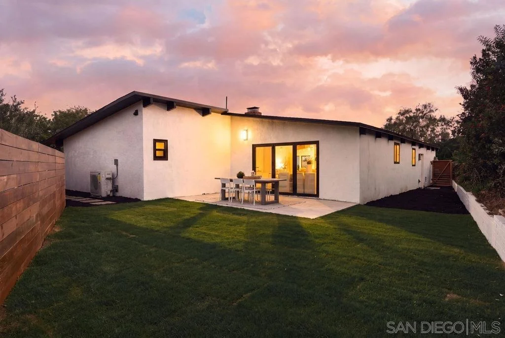 Photo of 4985 Pacifica Dr