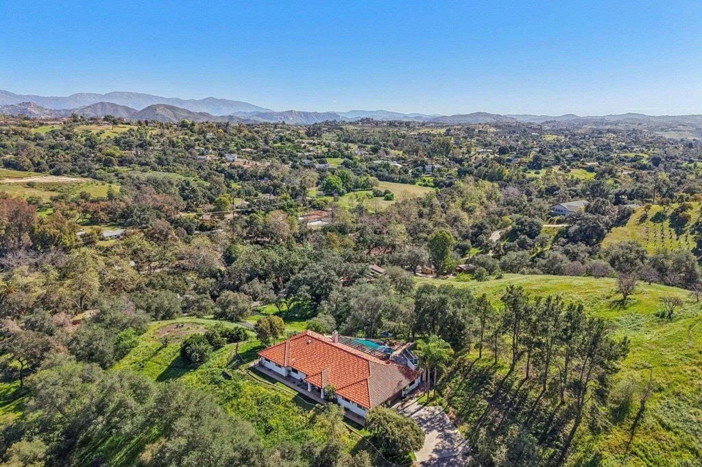 Photo of 707 S Live Oak Park Road
