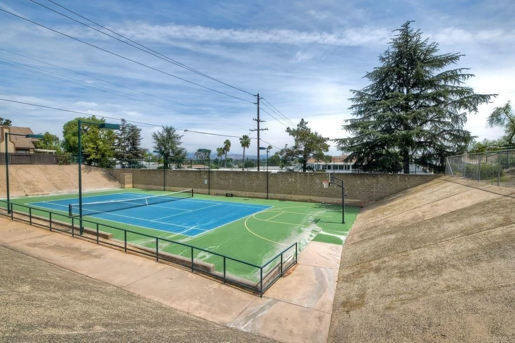Photo of 975 Rose Arbor Drive
