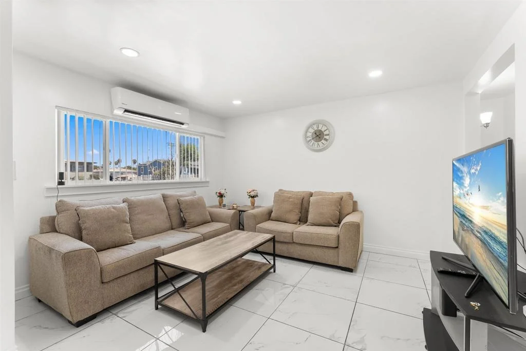 Photo of 317 W Chase Ave W