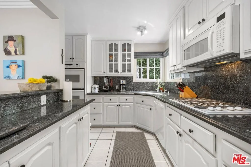 Photo of 2615 Beach Avenue