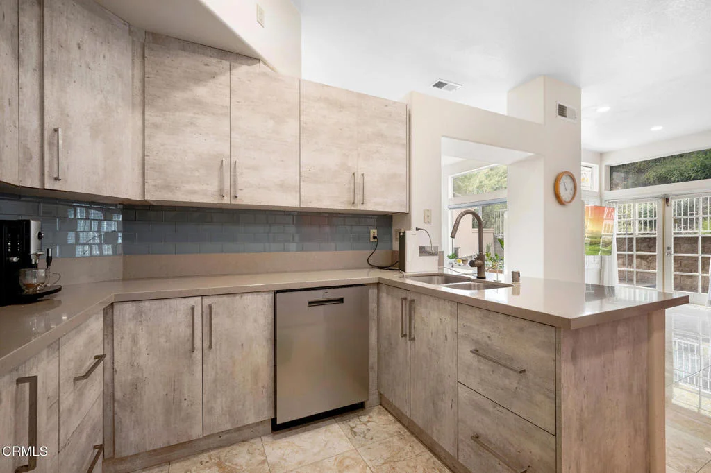 Photo of 925 Calle La Primavera