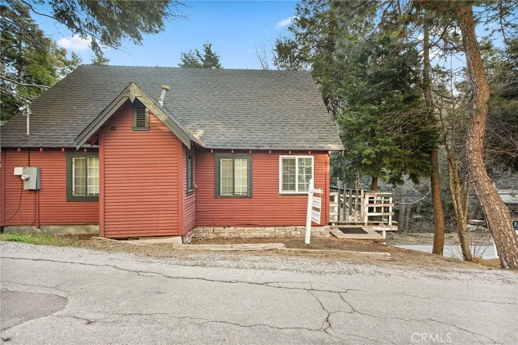 Photo of 725 Golden