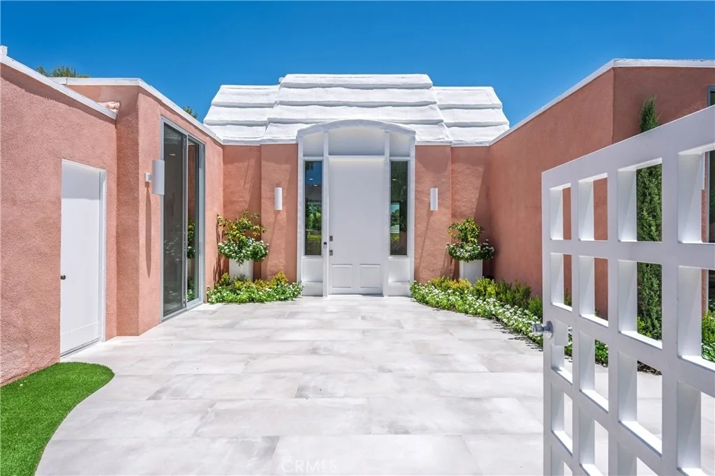Photo of 47090 Amir Drive