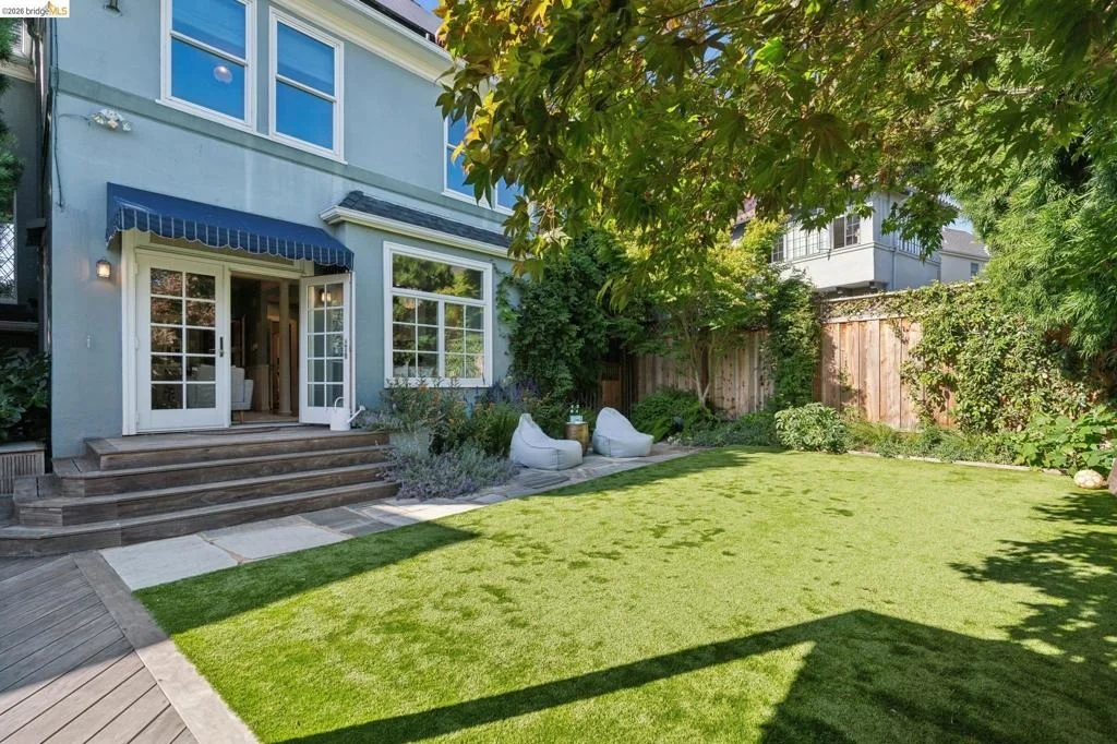 Photo of 901 Paramount Rd