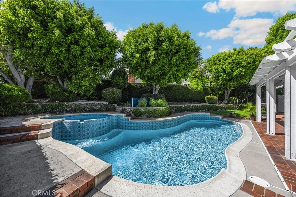 Photo of 1375 Beechwood Drive