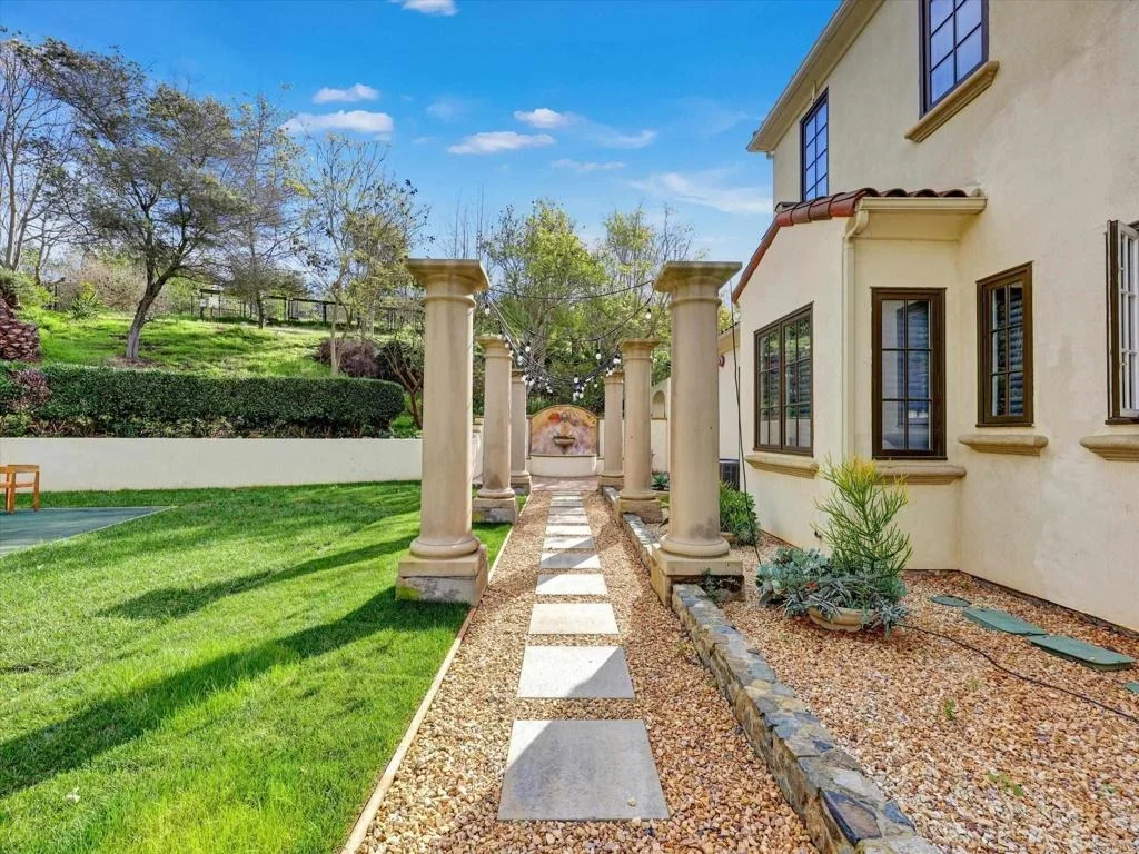Photo of 17839 La Amapola