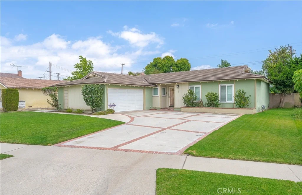 Photo of 3156 W Teranimar