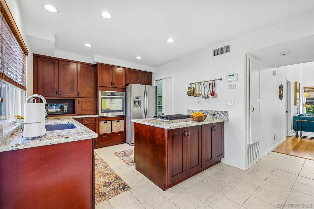 Photo of 10664 Escobar
