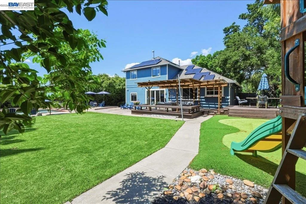 Photo of 2377 College Ave