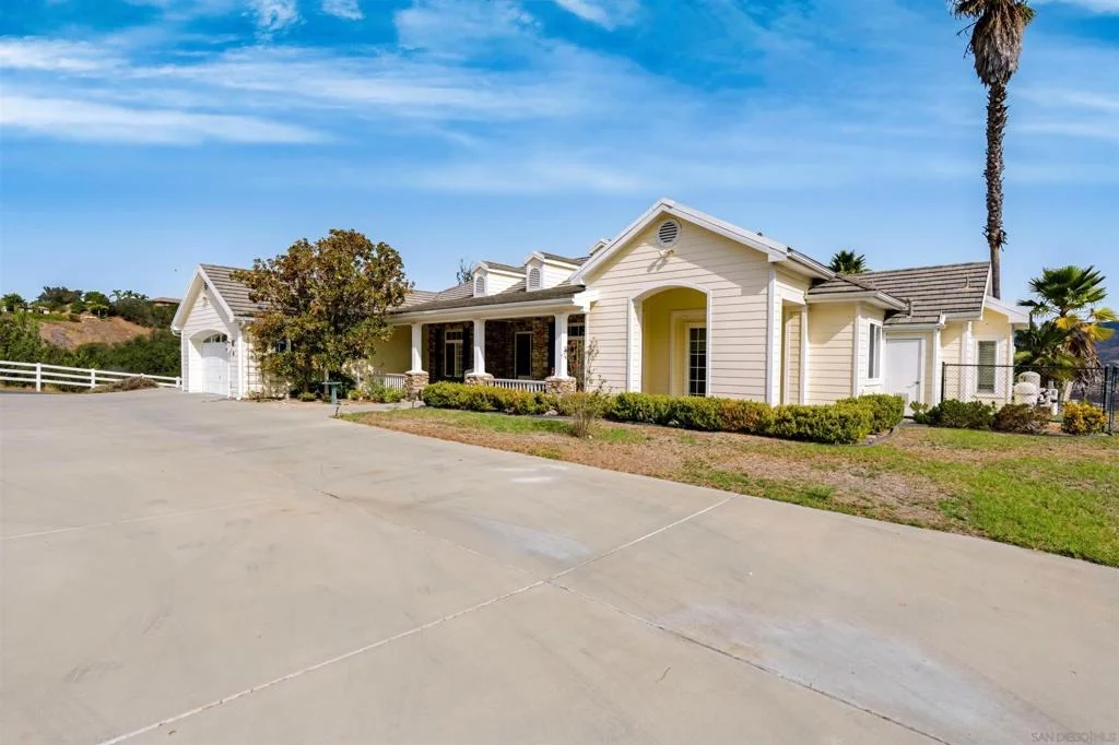 Photo of 991 River Oaks