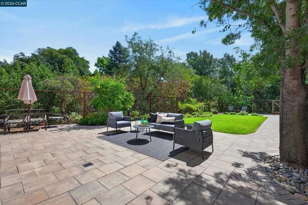 Photo of 584 Mission Pl