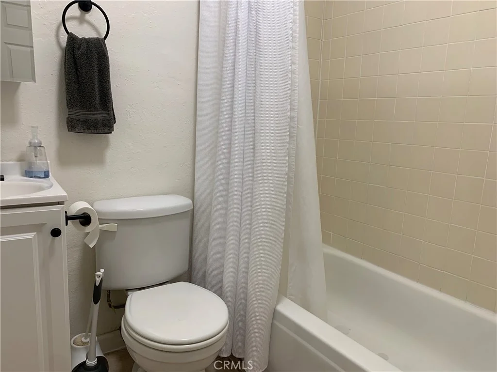 Photo of 4053 Barrett Road