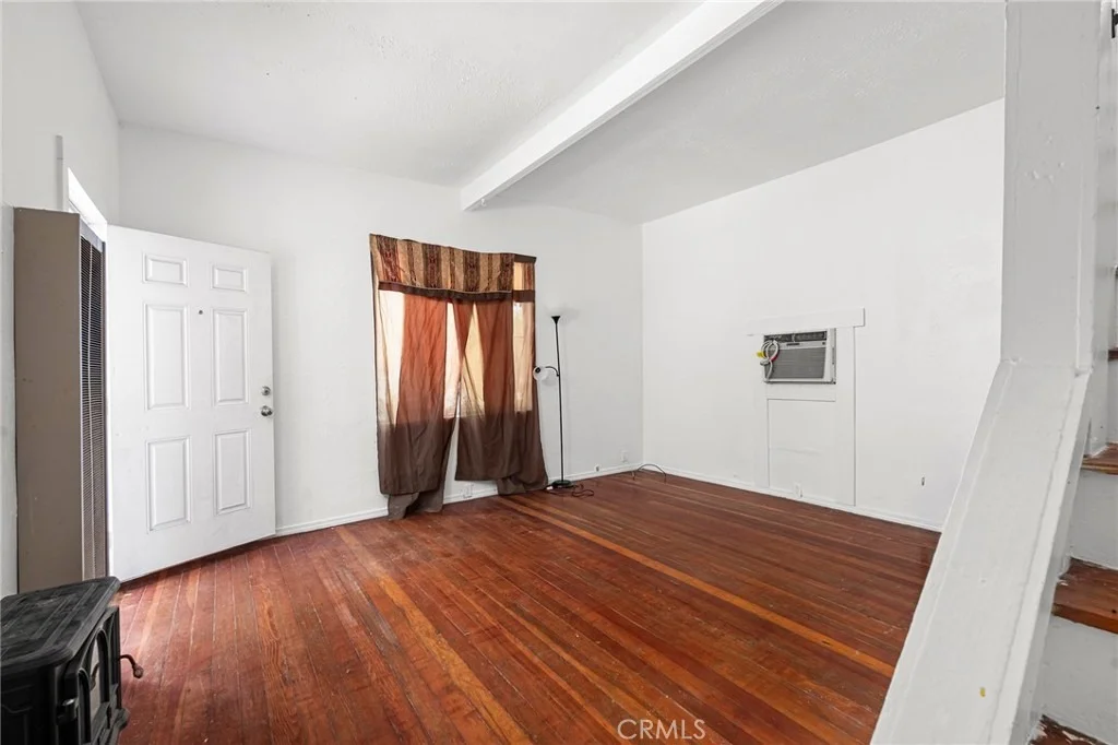 Photo of 818 6th Avenue
