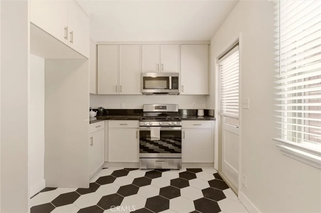 Photo of 2151 Euclid