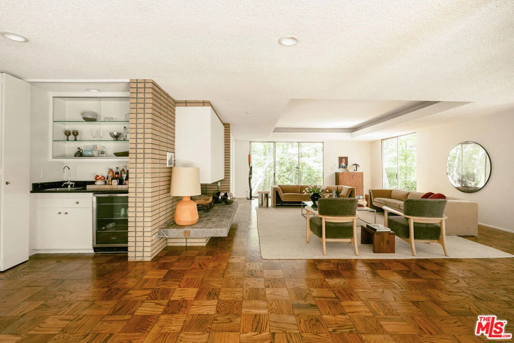 Photo of 832 Canon Drive